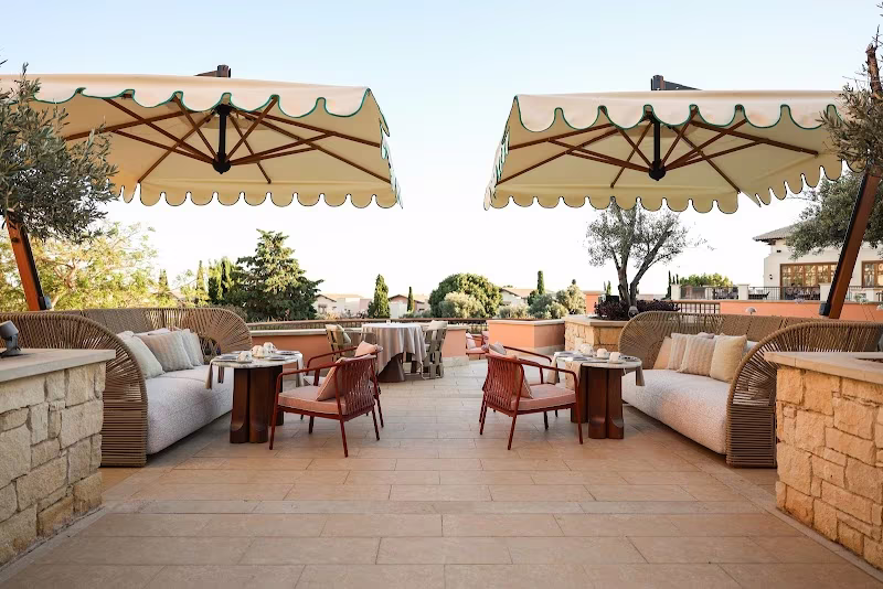Amelia Lounge