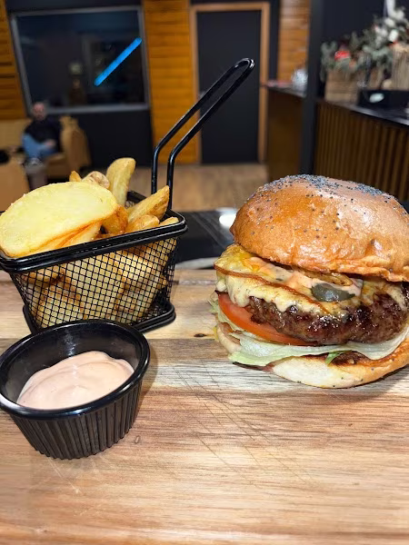 Q Sports Bar & GRILL Cafe