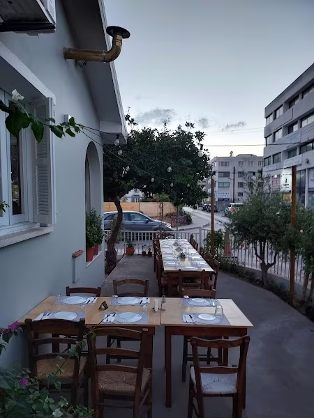 Η Αυλή/I Avli