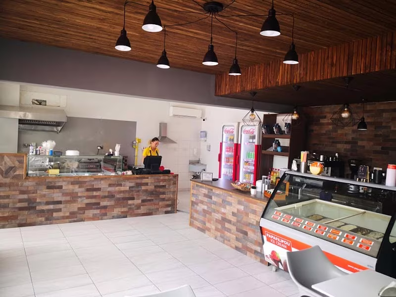 Tasty Fast Food & Lounge.